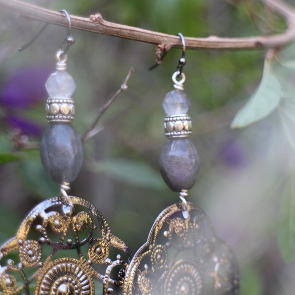 🌸Handmade Labradorite Jingle Statement Earrings - Picture 3 of 4